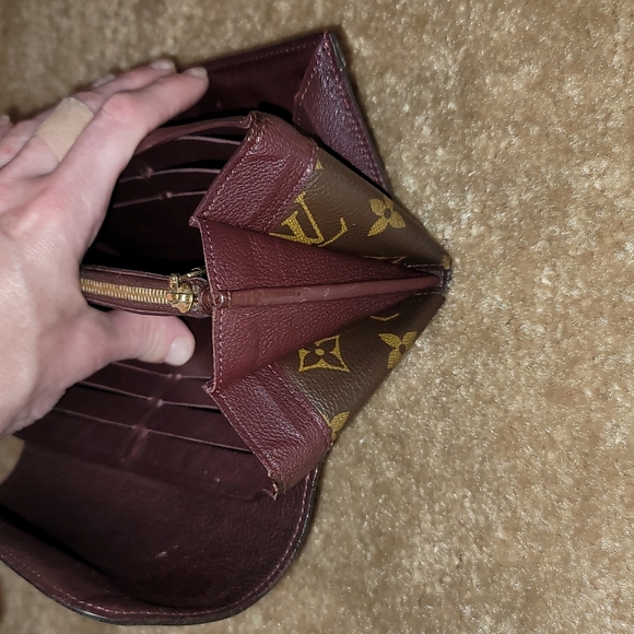 Authentic Louis Vuitton wallet - Picture 9 of 13